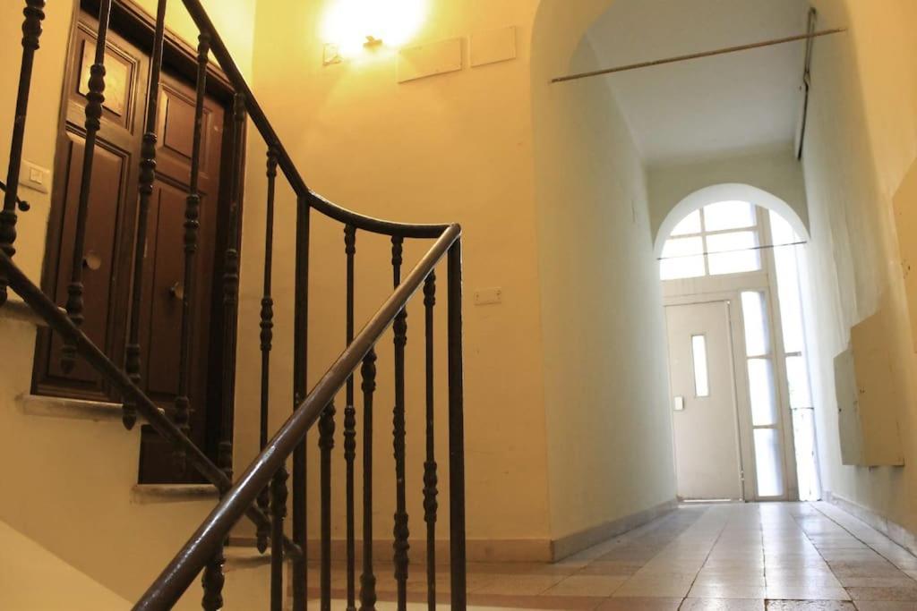 Near Colosseum By Varental 2Br + 1Sb Rome Buitenkant foto