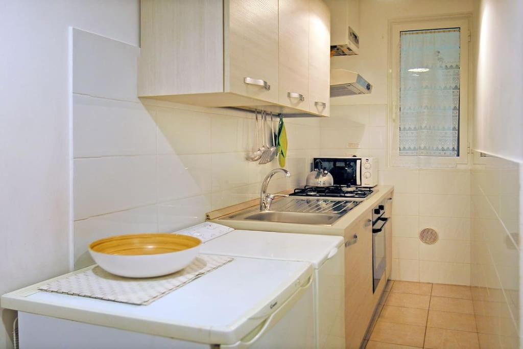 Near Colosseum By Varental 2Br + 1Sb Rome Buitenkant foto