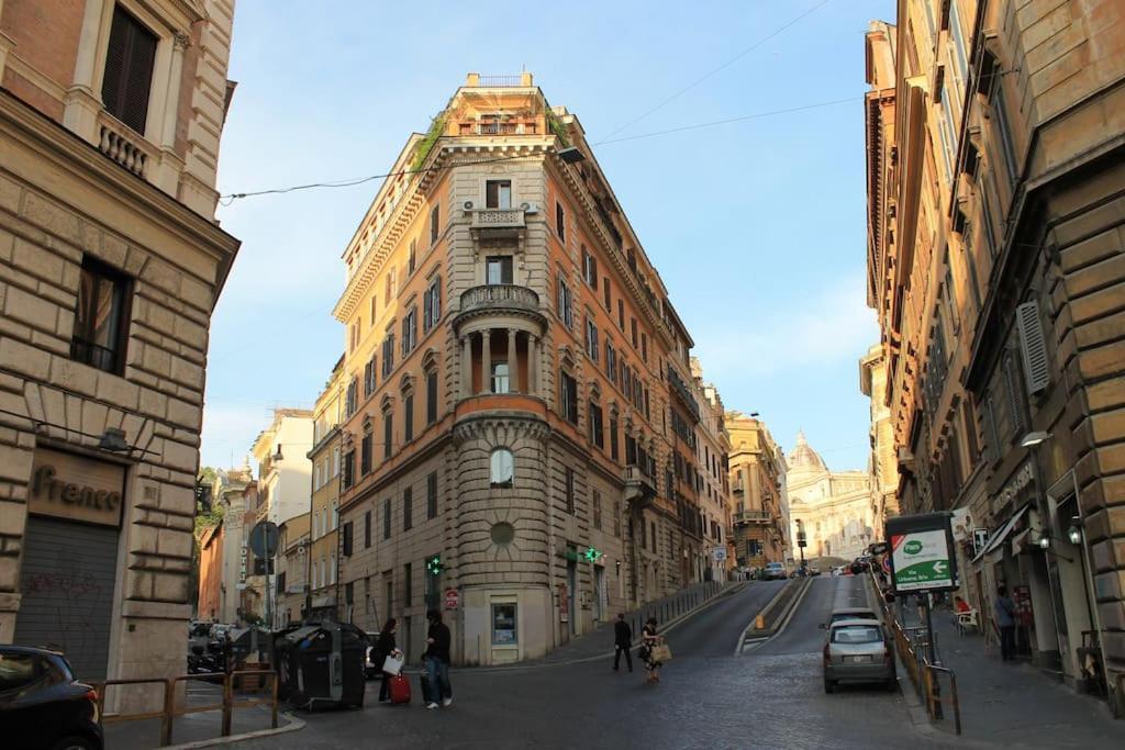 Near Colosseum By Varental 2Br + 1Sb Rome Buitenkant foto
